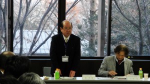 総評を述べる東照雄附属学校教育局長