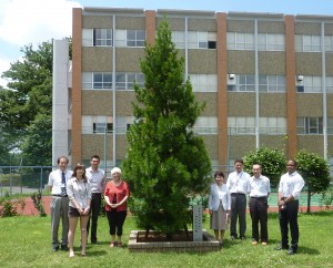 高野槙のよこでの記念撮影