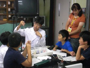 化学実験の様子 化学実験の様子