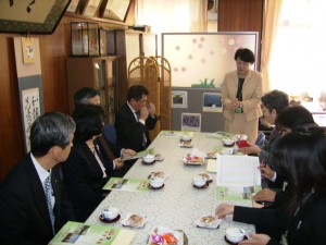 柳町小学校での説明の様子