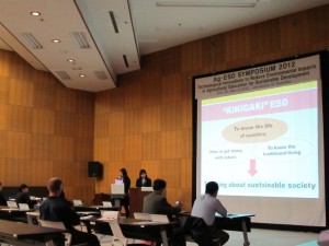 プレゼンテーションを行う坂戸高校の生徒