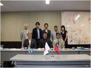 附属学校教育局における記念写真