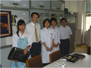 学長にお弁当を提供した生徒たち