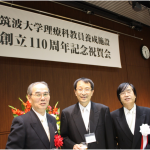 和やかな雰囲気の祝賀会の様子