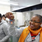 プレゼントされた「ミニ義歯のストラップ」とともに