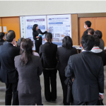 研究発表の様子（「重複障害」ポスター発表）