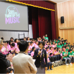 感想を述べる上野通子政務官