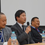 発言する河合純一氏（中央）