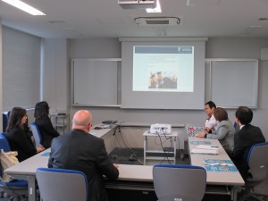 学生交流等について懇談する様子