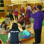 幼児の活動の様子を見学し子どもたちとの交流を図る