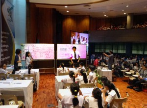 公開授業を行う盛山教諭