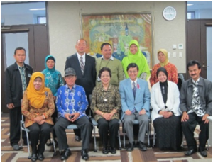 ユネスコ国内委員会のメンバーと石隈教育長