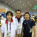 左)水泳日本代表 小野智華子さん、 中央)日本代表水泳コーチ(同校保健体育科教諭)寺西真人教諭、右)男子ゴールボール日本代表 川嶋悠太さん