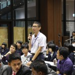 プレゼンに対して質問をする様子