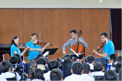 演奏の様子（左からチョウさん、五嶋さん、カッツさん、フランプトンさん） ※Photo:Shinobu Suzuki