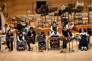 演奏する生徒たち　（Photo:Shinobu Suzuki）