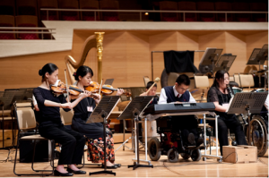 五嶋みどりさん（左端）との共演（Photo:Shinobu Suzuki）