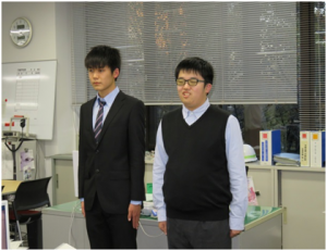 挨拶する実習生　岩井迫さん（左）、篠塚さん（右）